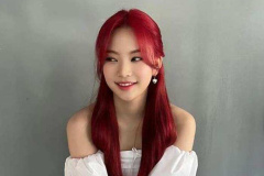 ảnh cô gái cười e thẹn