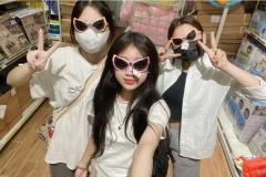 ảnh gái xinh đeo mắt kính che mặt dễ thương