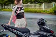 ảnh gái xinh ngồi xe độ ngoảnh mặt