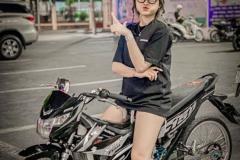 ảnh gái xinh ngồi xe độ dễ thương