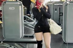 ảnh gái tập gym selfie