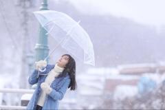 ảnh gái xinh và mùa đông che ô đẹp