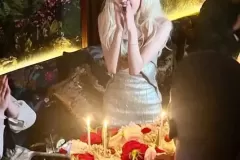anh-rose-cam-banh-sinh-nhat-17