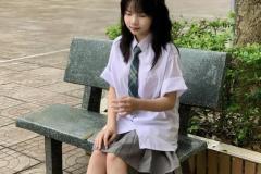 ảnh gái cấp 2 ngồi ghế đá