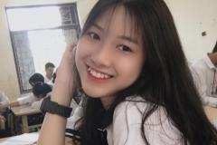 gái đẹp 2008 cười tươi trong lớp học