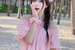 gái xinh 2k8 cài hoa trên đầu