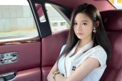 ảnh gái xinh da trắng trong ô tô