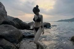 hình gái mặc bikini đen dáng đẹp