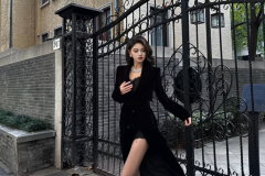 gái đẹp mặc váy đen chân dài