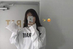 gái xinh tóc ngắn che mặt tinh nghịch