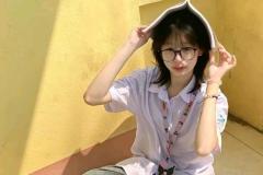 gái xinh lớp 7 ở hành lang
