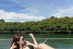 gái xinh tắm biển sang chảnh
