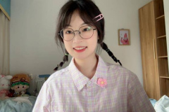 hình gái xinh tóc dài đeo kính trong sáng