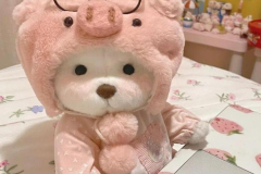 Hình ảnh gấu hồng đeo kính cực cute