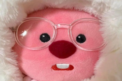 Hình ảnh gấu hồng đeo kính cực cute