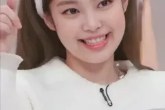 hinh-anh-jennie-cuoi-cute-2