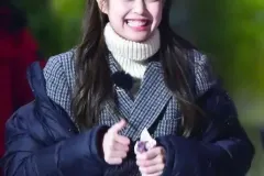hinh-anh-jennie-cuoi-cute-5