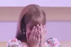 hinh-anh-lisa-khoc-2
