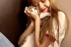 anh-lisa-om-meo-12