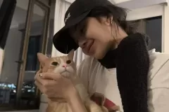 anh-lisa-om-meo-8