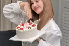 anh-lisa-cam-banh-sinh-nhat-2