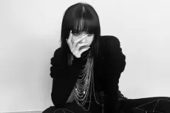 anh-lisa-trang-den-2