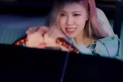 Anh-Rose-Buon-khoc-khi-dang-lai-xe
