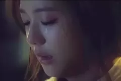 Hinh-Jisoo-Blackpink-Khoc-cuc-ky-buon
