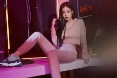 hinh-nen-jennie-cute-cho-may-tinh-10