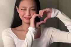 jennie-lam-hinh-trai-tim-1
