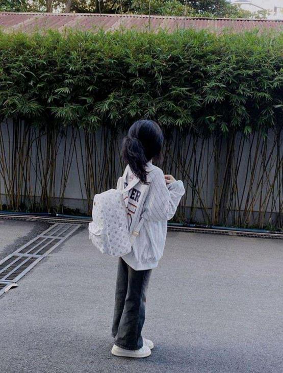 gái xinh lớp 8 quay lưng đẹp