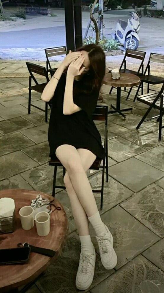 gái xinh 2000 che mặt ngại ngùng