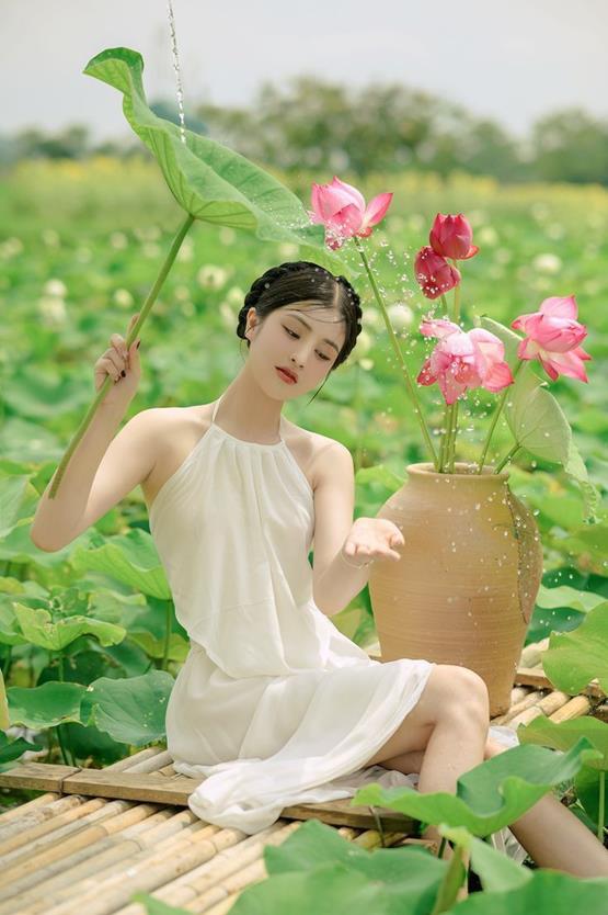 ảnh gái 2k2 mặc áo yếm trắng tinh khôi