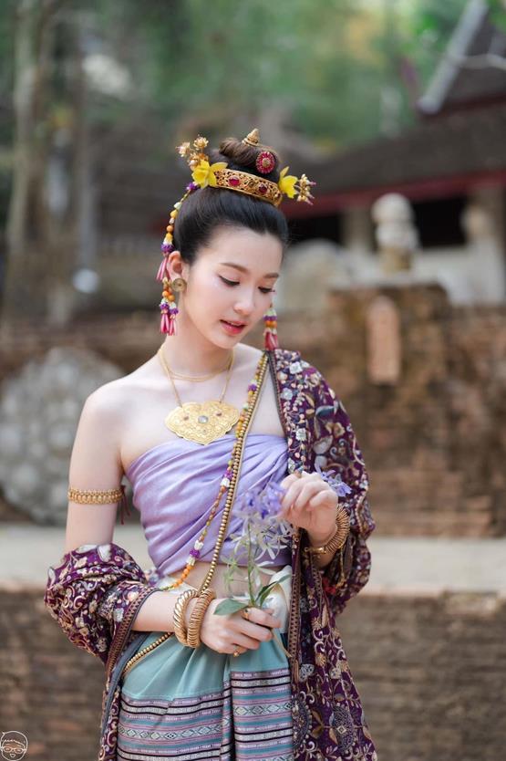 gái đẹp facebook Thái mặc trang phục truyền thống
