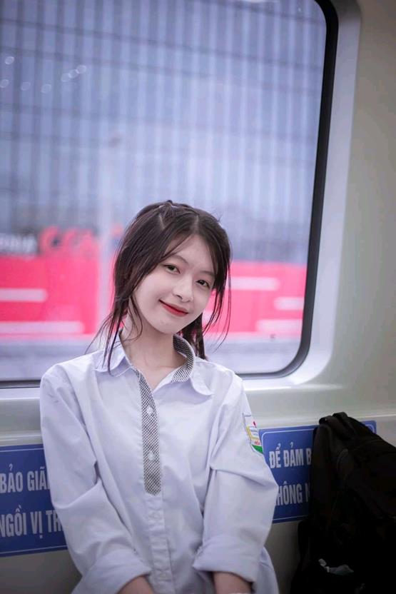ảnh gái lớp 8 cười mỉm