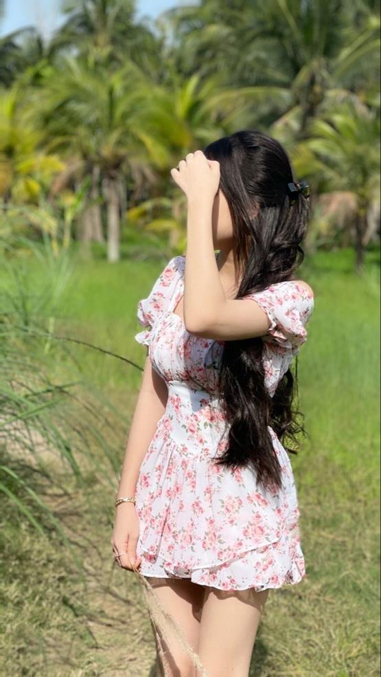 gái xinh 18 che mặt ngoài trời
