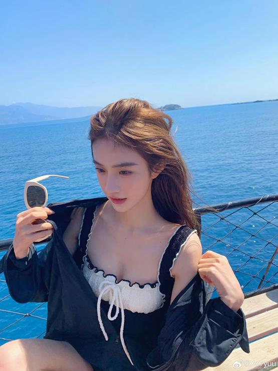 gái đẹp facebook diễn viên Thái hot