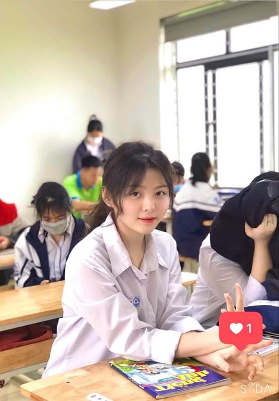 ảnh gái lớp 8 đôi mắt trong sáng