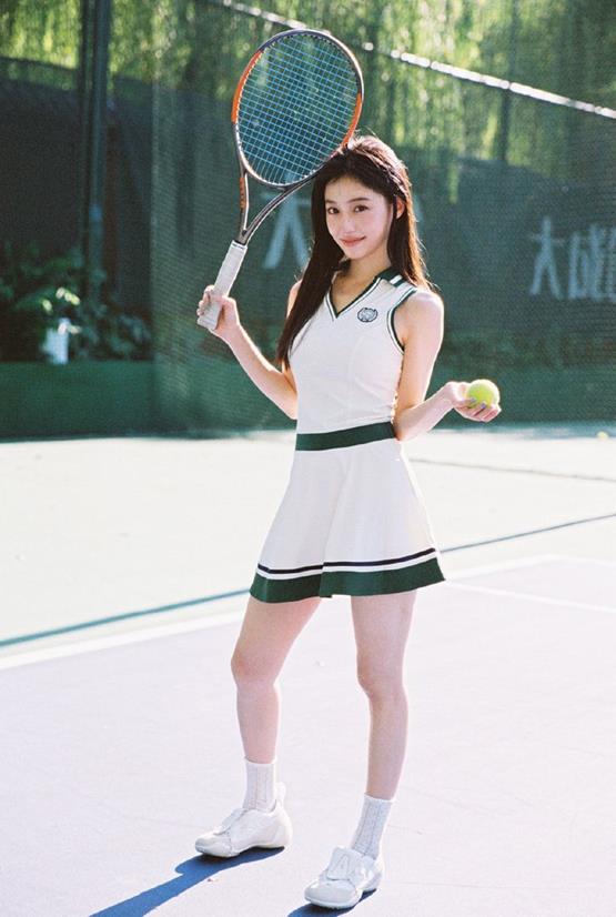 gái xinh 2001 chơi tennis dáng đẹp