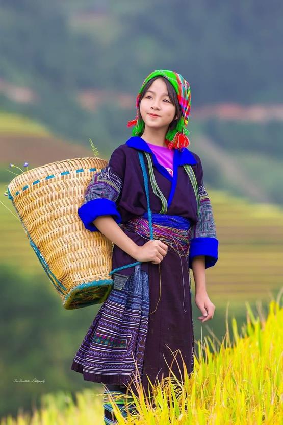 gái đẹp dân tộc Mông trên nương