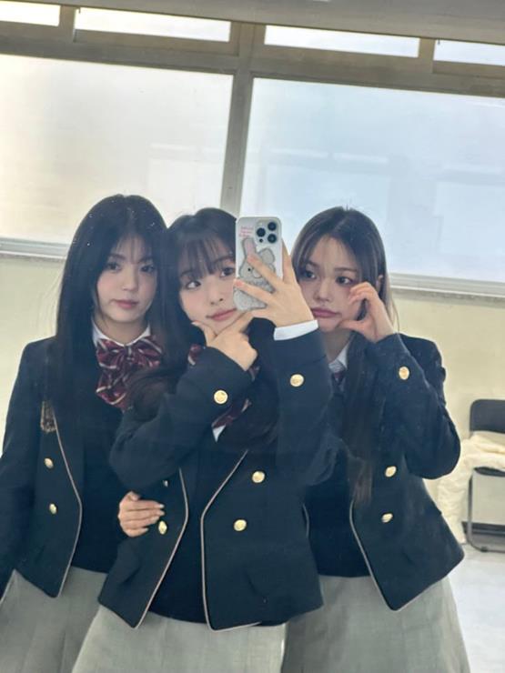 bộ 3 gái đẹp học sinh Hàn selfie