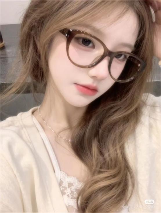 ảnh gái xinh k5 đeo kính ngọt ngào