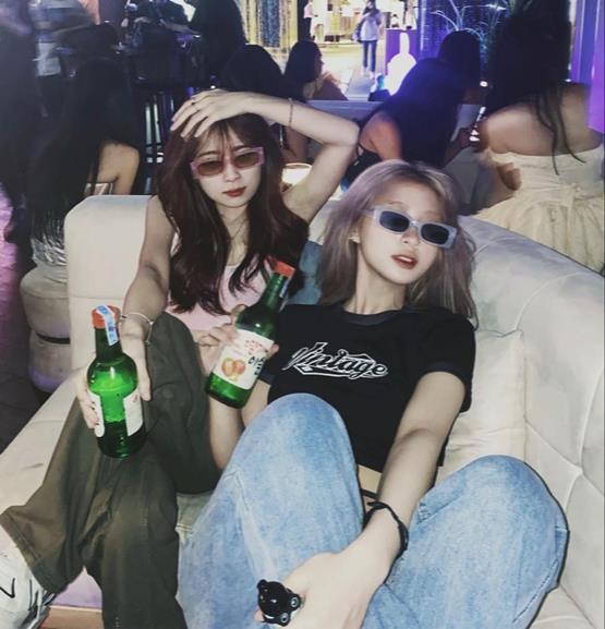 gái đi bar uống rượu ngầu