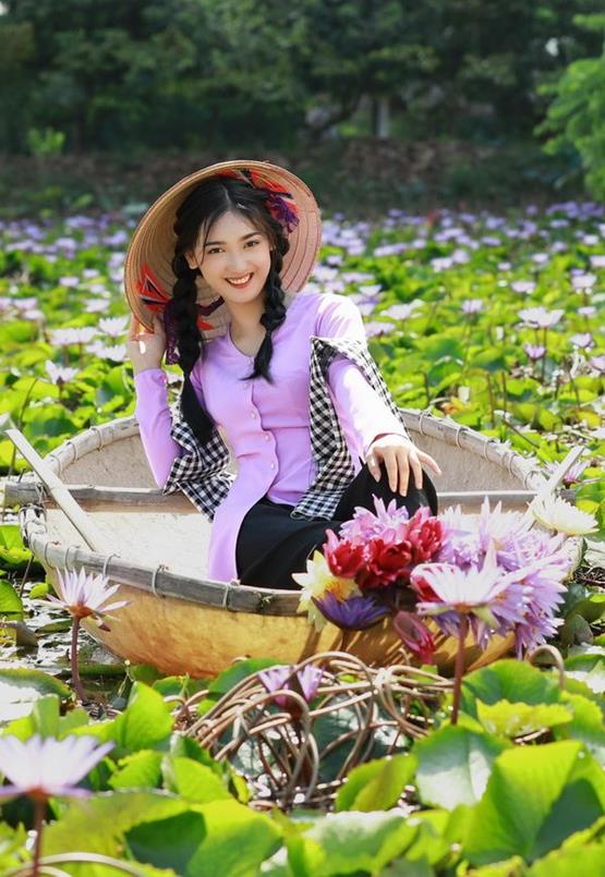 cô gái quê hái hoa