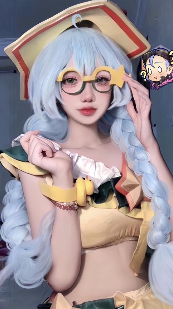 gái cosplay liên quân cute đeo kính