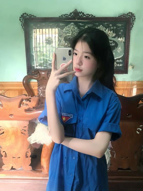 gái xinh lớp 8 selfie