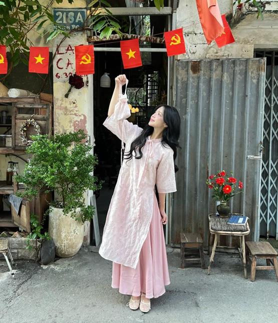 gái xinh 2k1 mặc áo dài cách tân đẹp