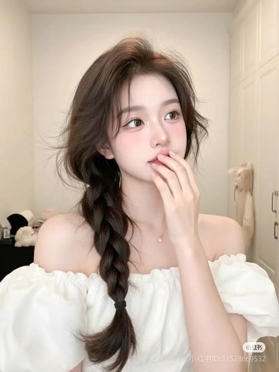 gái xinh 2k5 bện tóc xinh đẹp