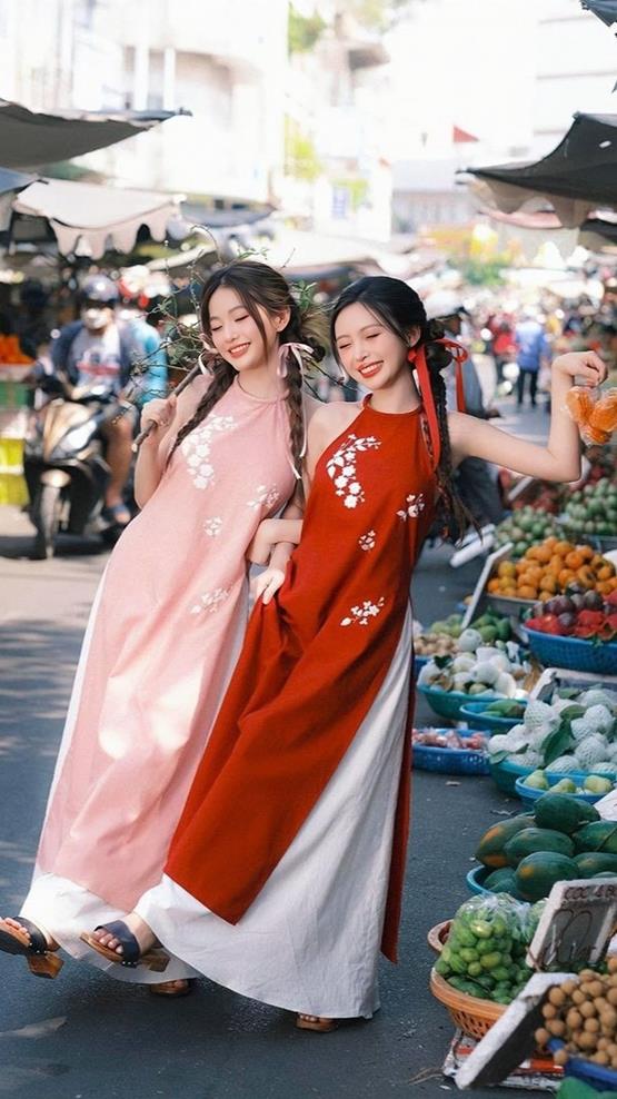 Gái xinh đôi bạn mặc áo dài