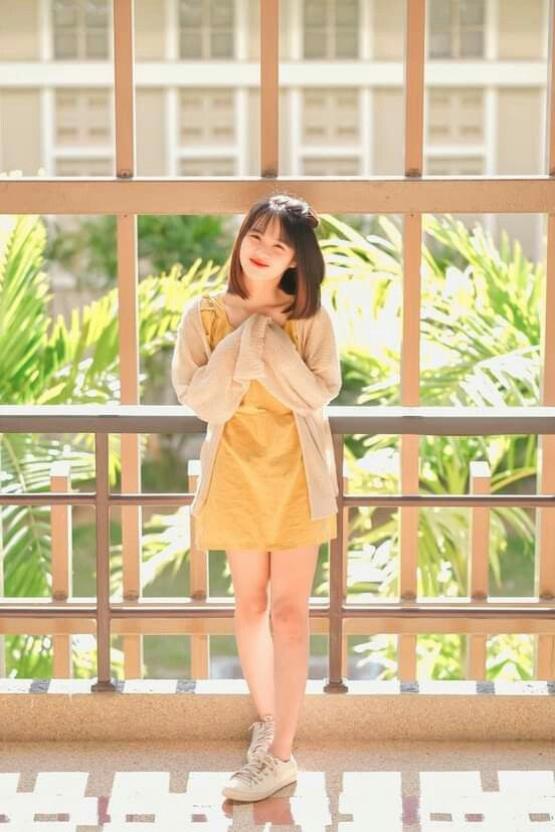 ảnh gái 18 mơ mộng dưới nắng vàng